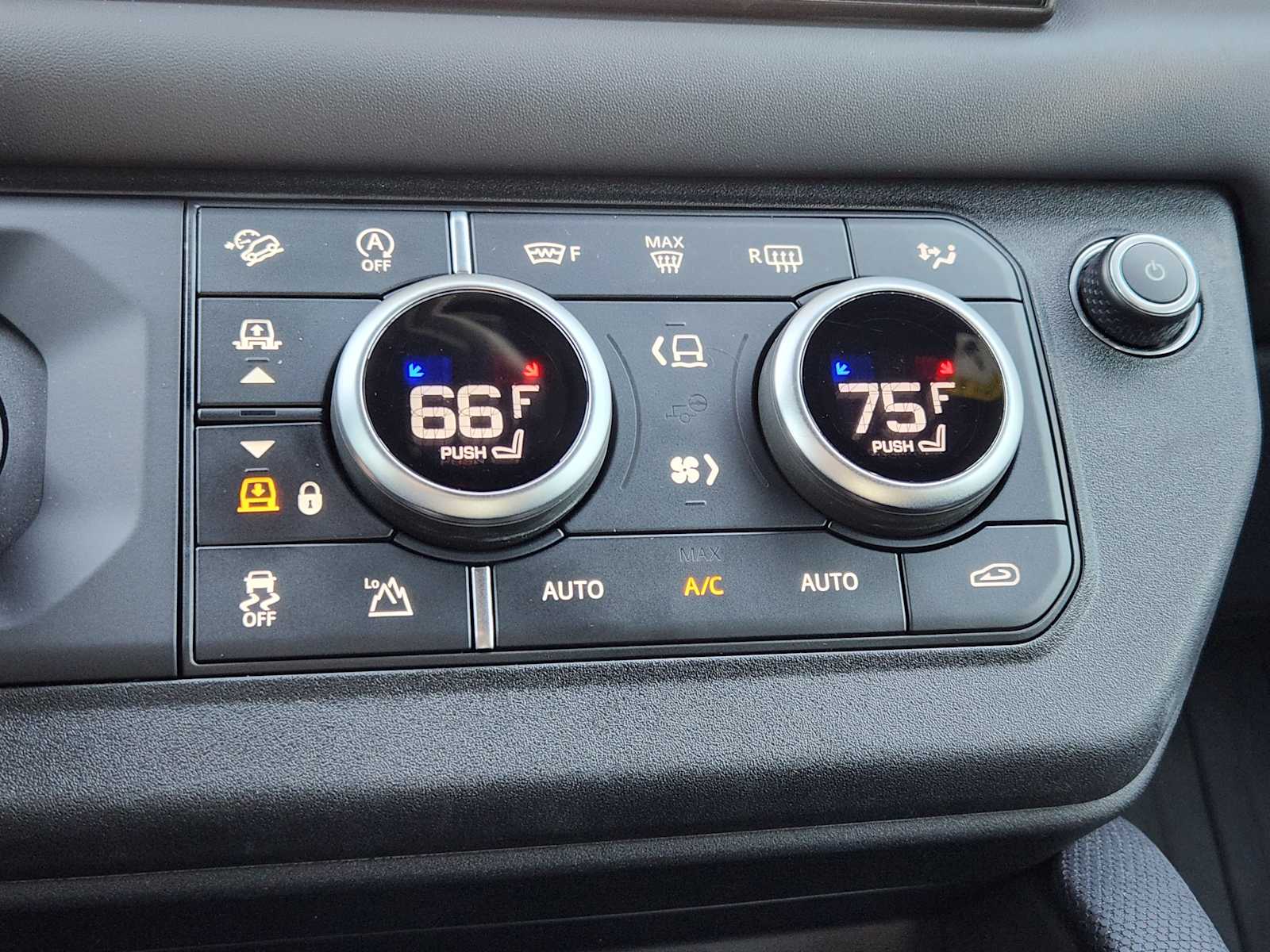2024 Land Rover Defender Carpathian Edition photo 17