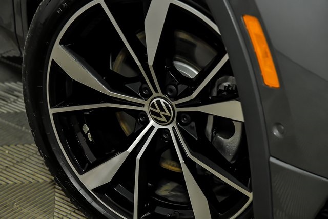 2022 Volkswagen Tiguan SEL Premium R-Line photo 2