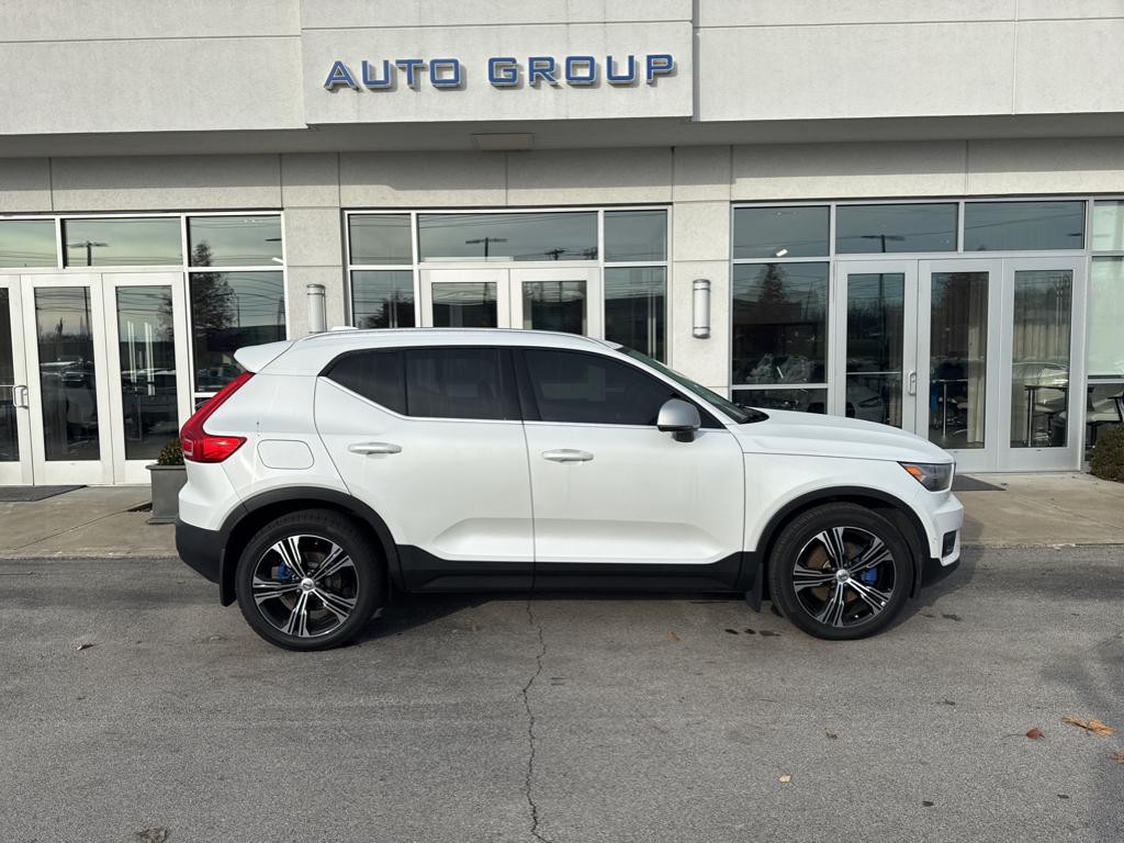 2022 Volvo XC40 T5 Inscription photo 2