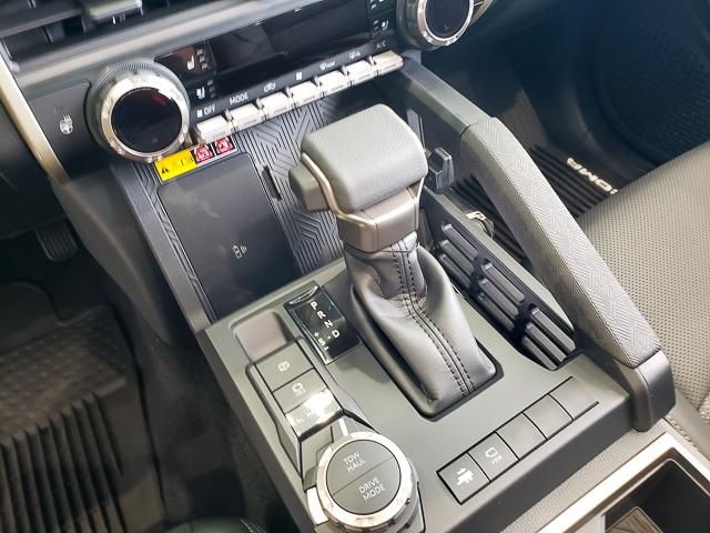 2025 Toyota Tacoma Limited photo 9