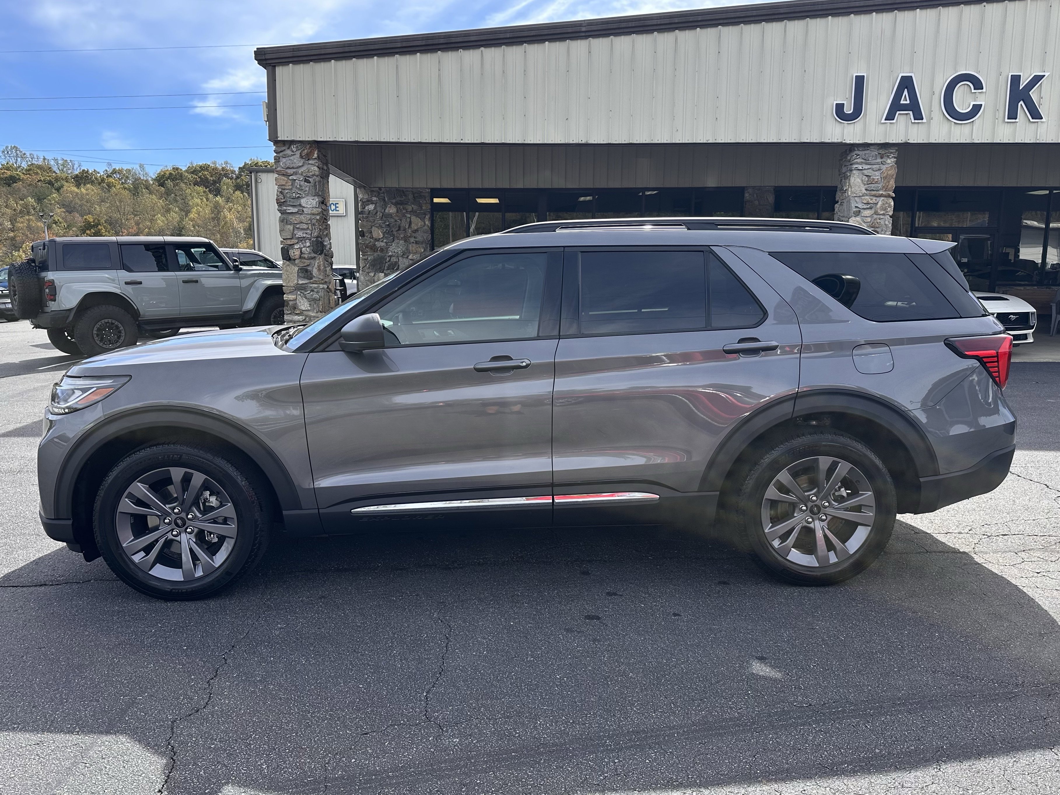 2025 Ford Explorer Active's photo