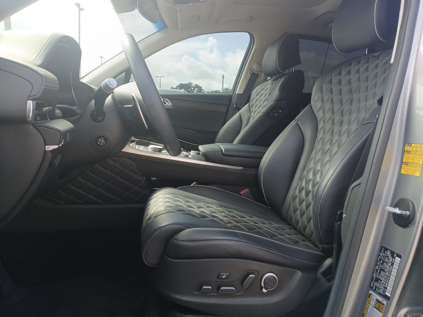 2024 Genesis GV80 Prestige photo 5