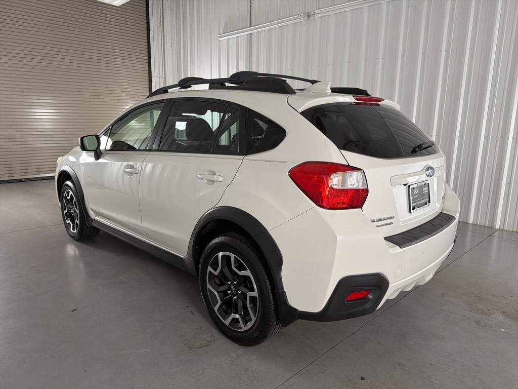 2017 Subaru Crosstrek 2.0i Premium photo 3