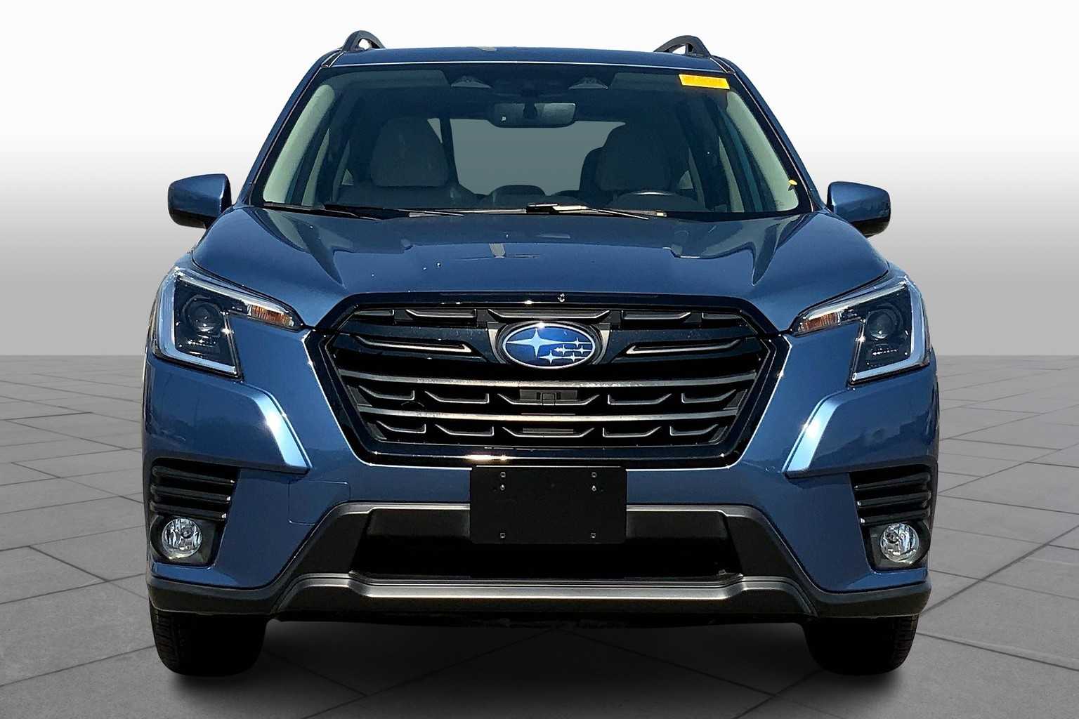 2023 Subaru Forester Premium photo 3