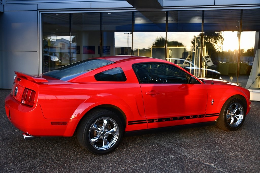 2005 Ford Mustang photo 8