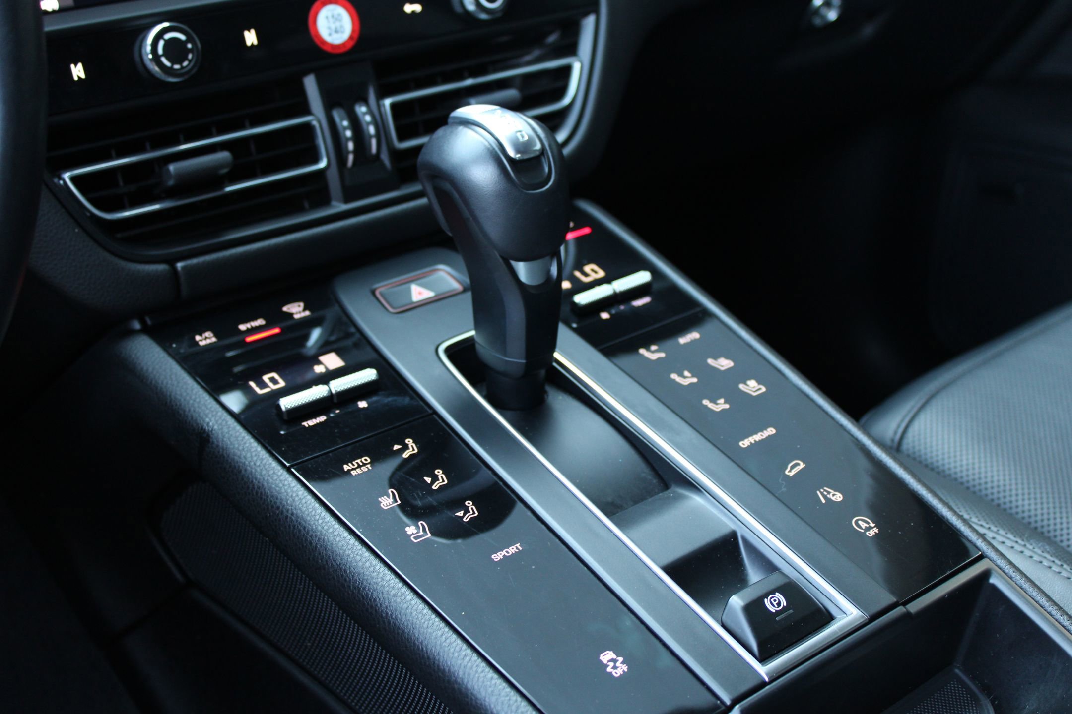 2024 Porsche Macan T photo 19