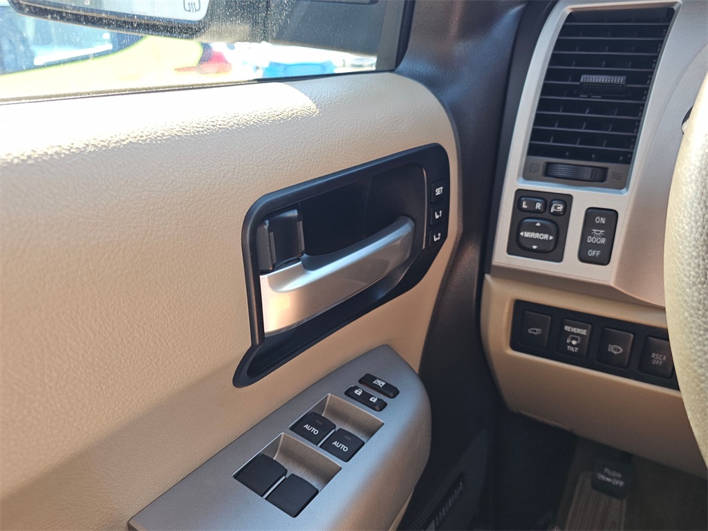 2008 Toyota Sequoia Platinum Sport photo 28