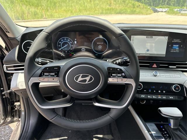 2025 Hyundai Elantra Hybrid Limited photo 13