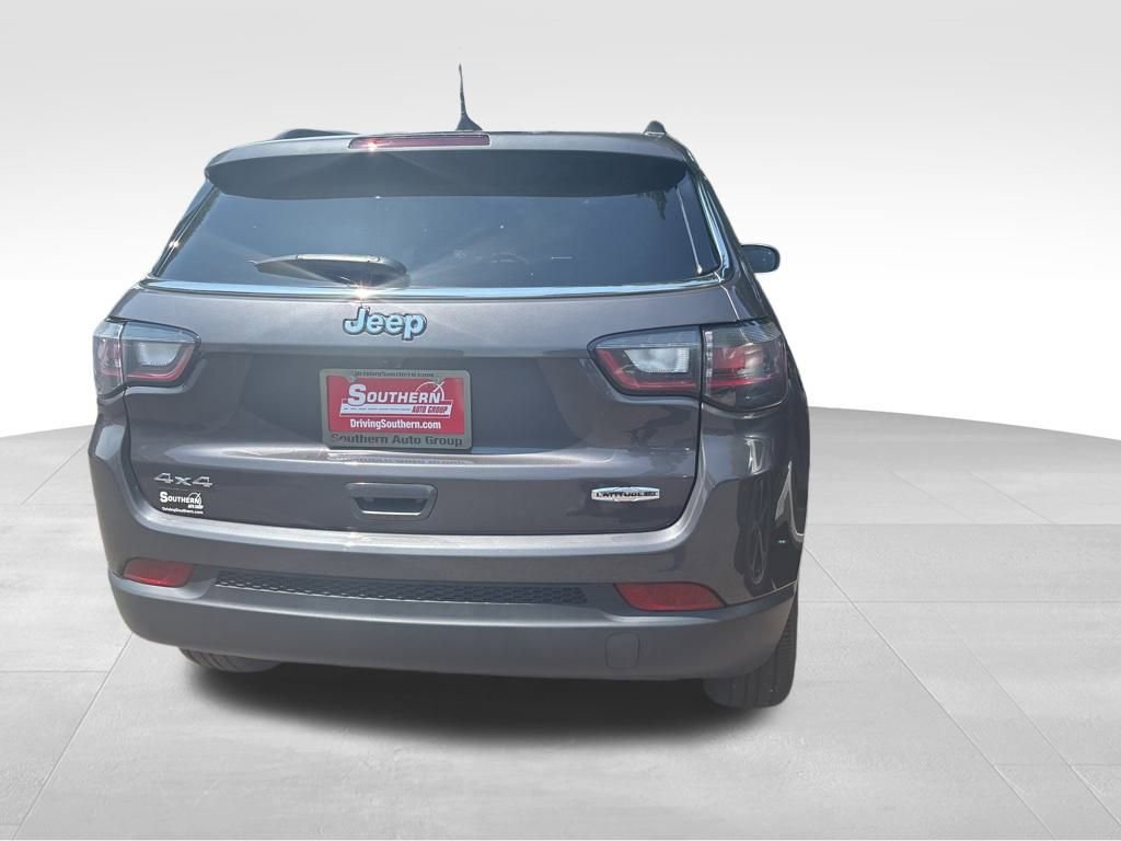 2024 Jeep Compass Latitude Lux photo 13