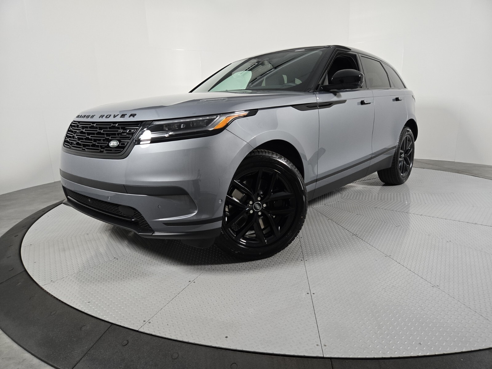 2026 Land Rover Range Rover Velar S's photo
