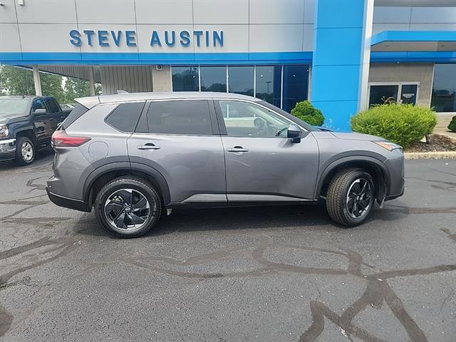 2024 Nissan Rogue SV photo 2