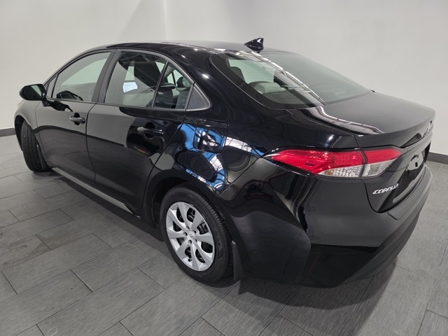 2023 Toyota Corolla LE photo 3