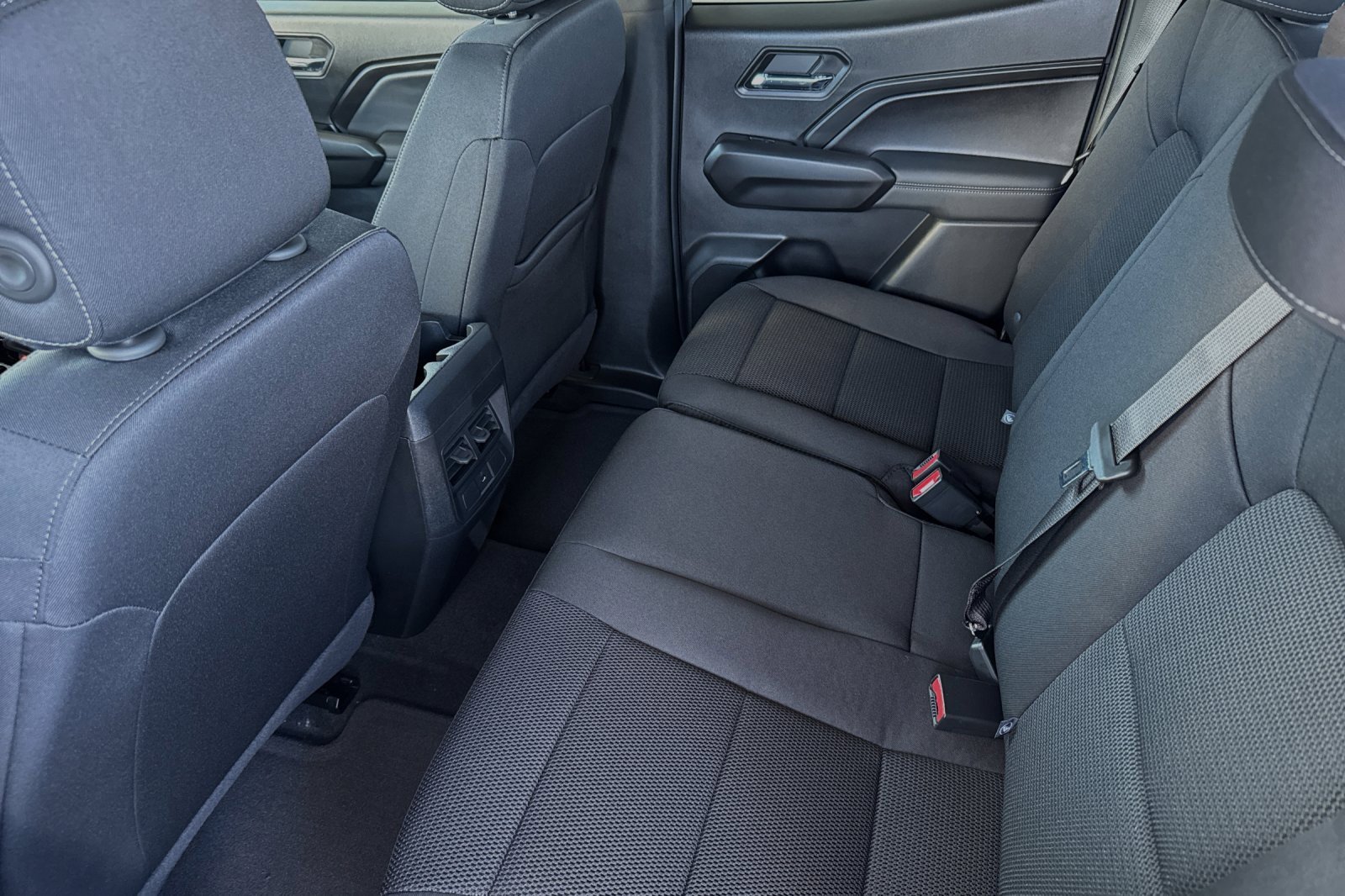 2024 Chevrolet Colorado LT photo 9