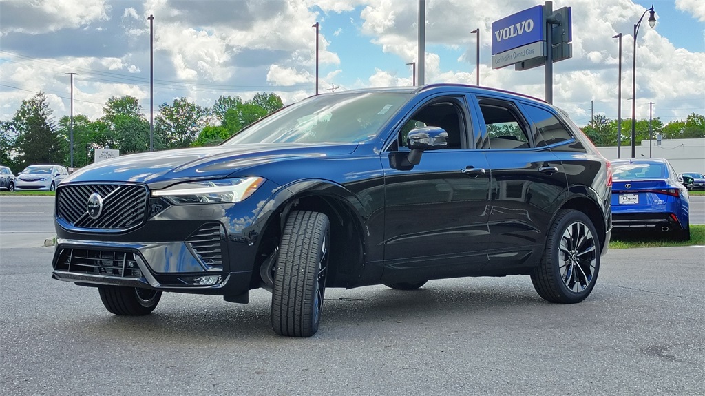 2026 Volvo XC60 B5 Plus photo 6