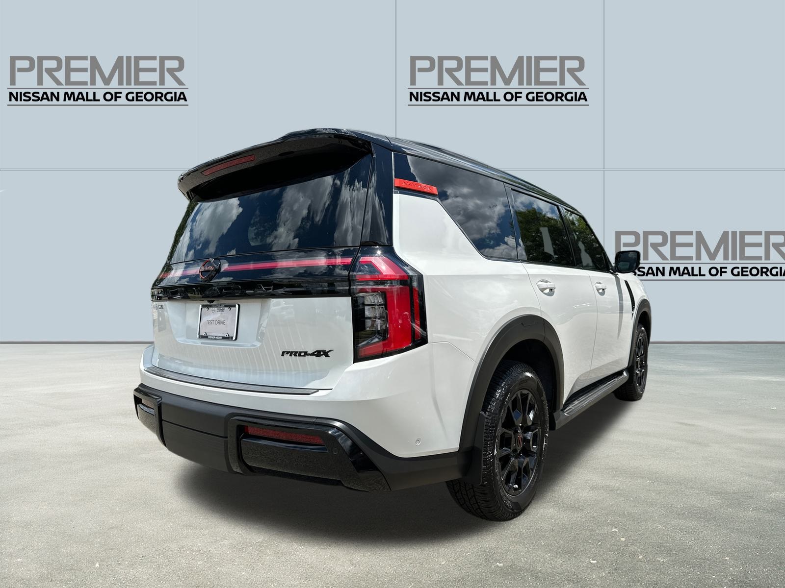 2025 Nissan Armada photo 3