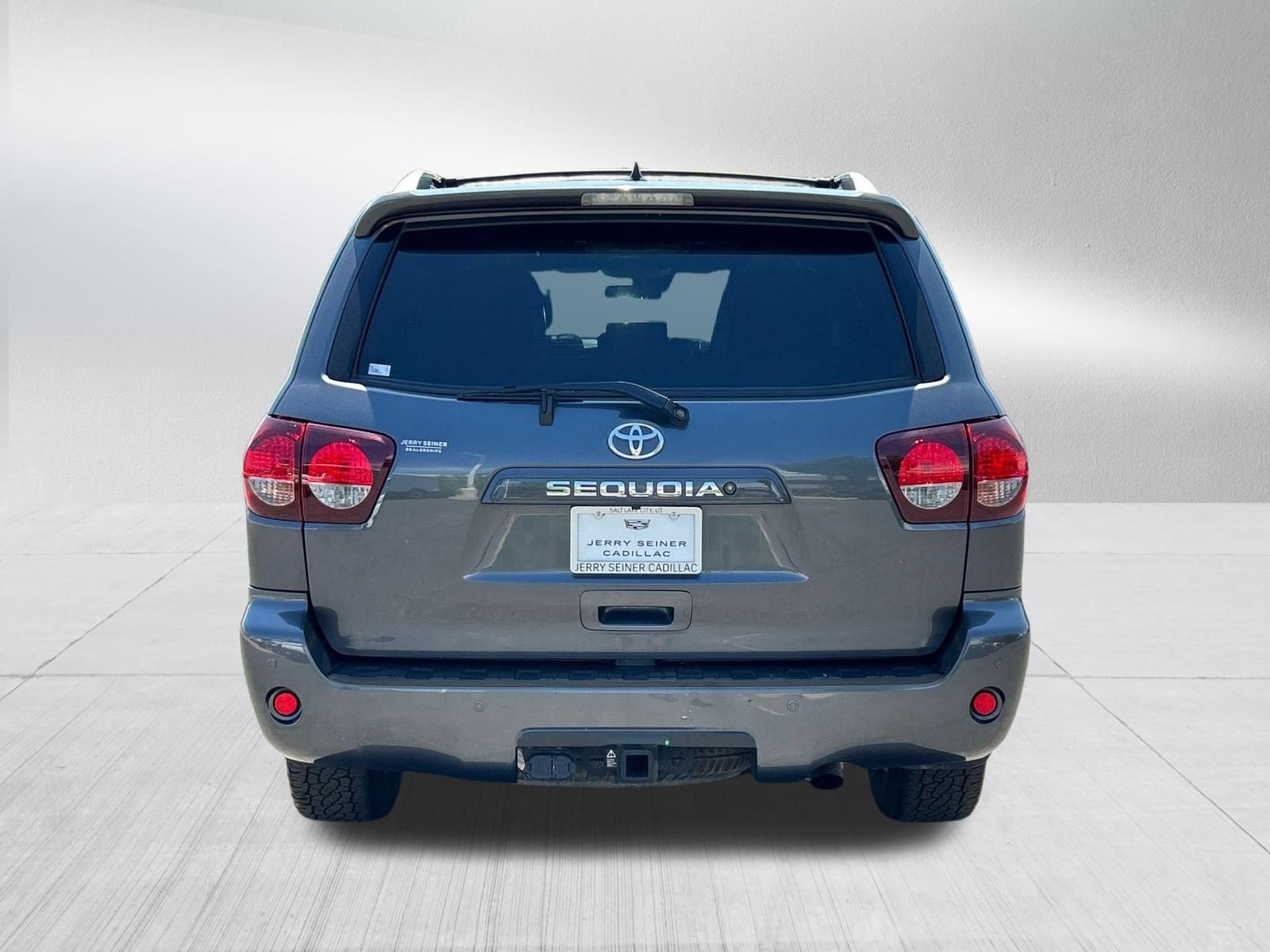 2019 Toyota Sequoia SR5 photo 4