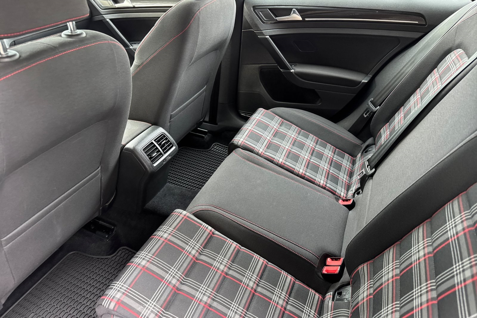 2017 Volkswagen Golf GTI S photo 11