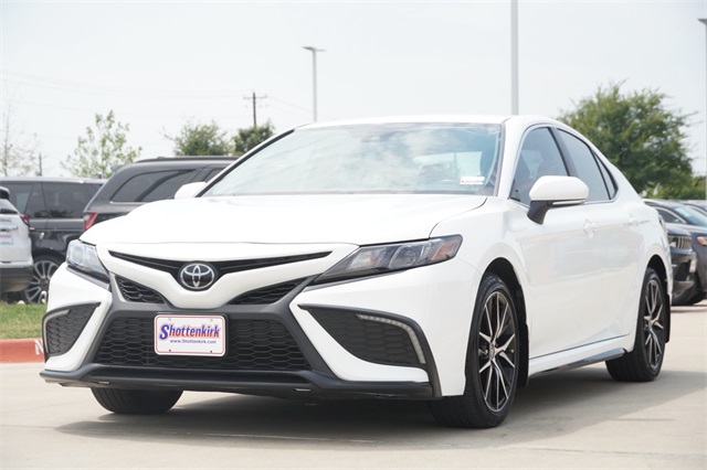 2024 Toyota Camry SE photo 3