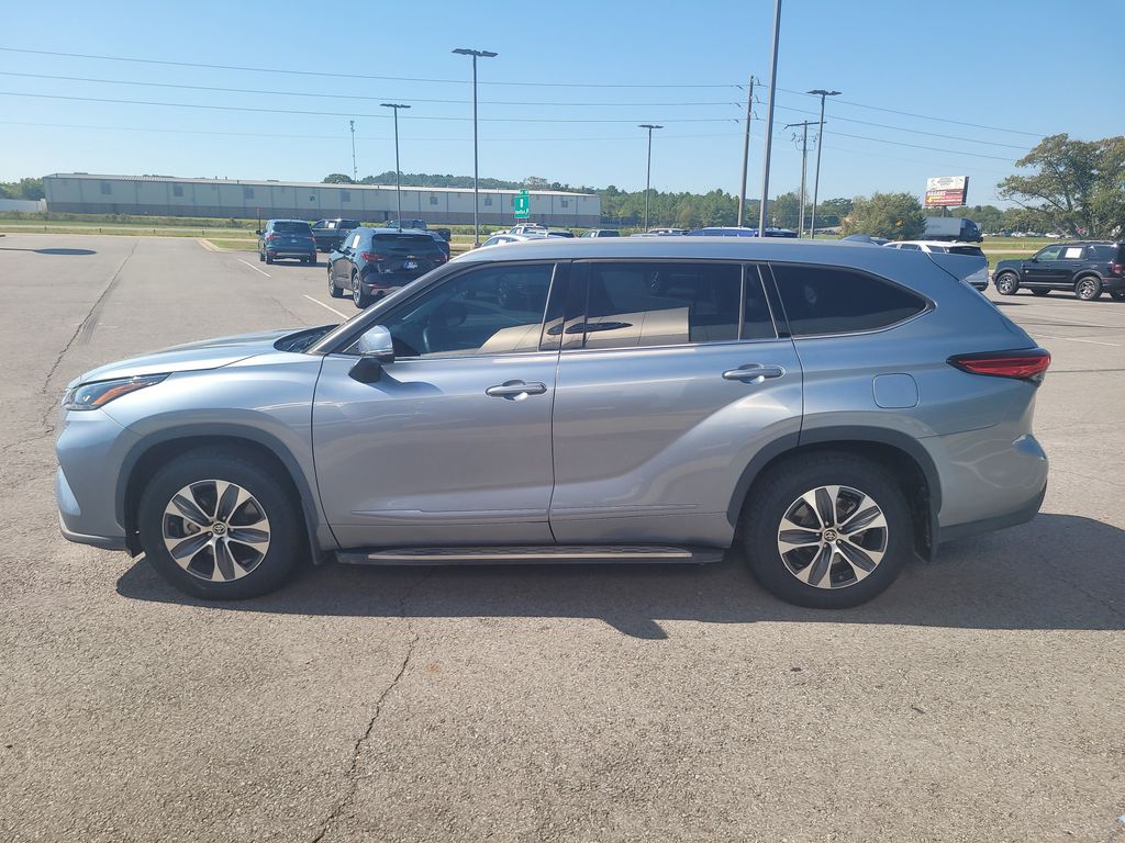 2022 Toyota Highlander XLE photo 5