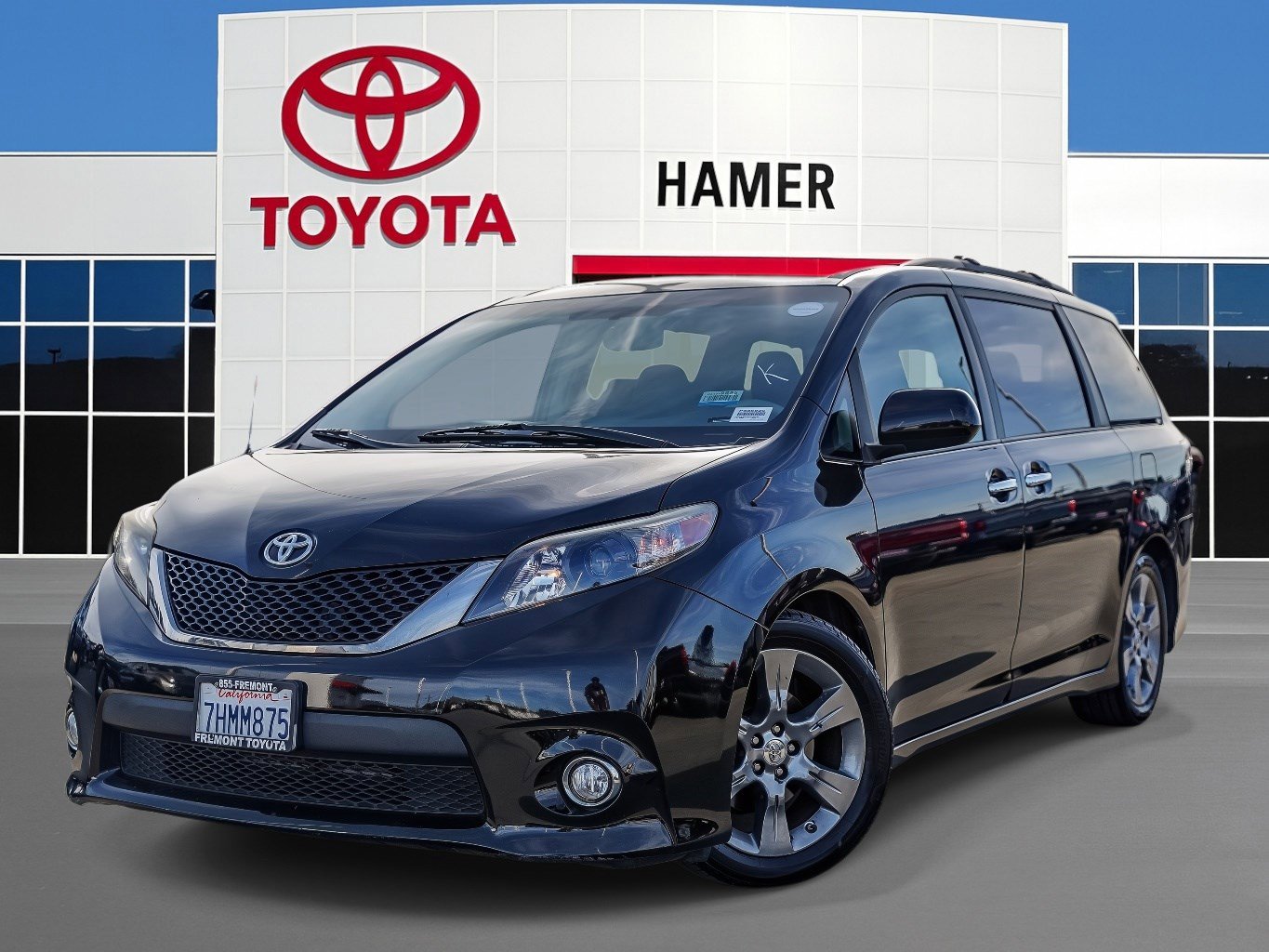 2014 Toyota Sienna SE's photo