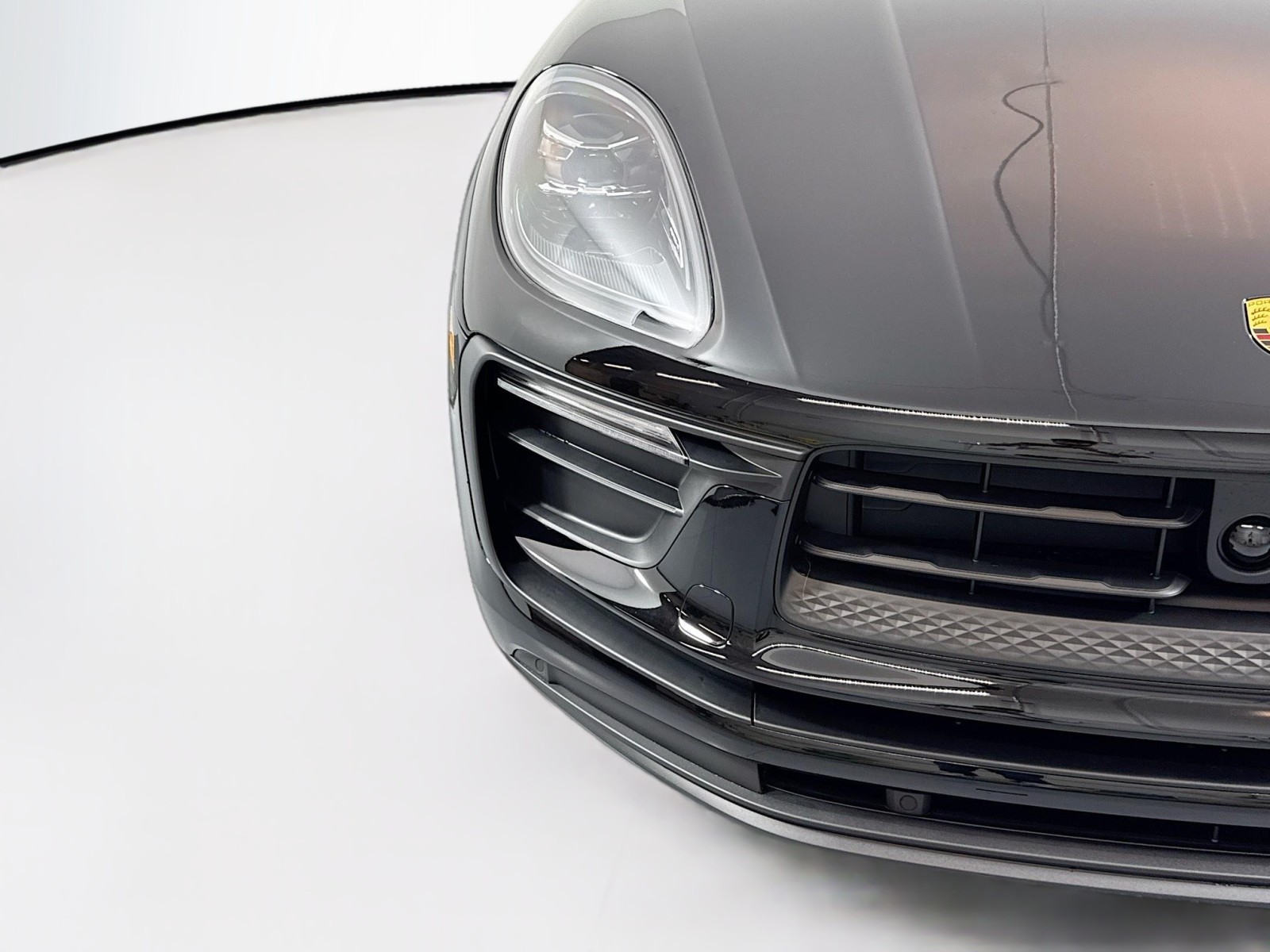 2025 Porsche Macan T photo 8