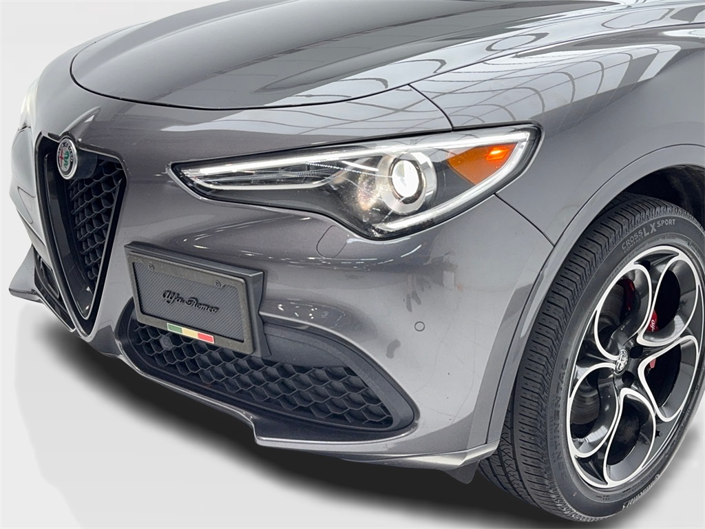 2022 Alfa Romeo Stelvio Ti Sport photo 4