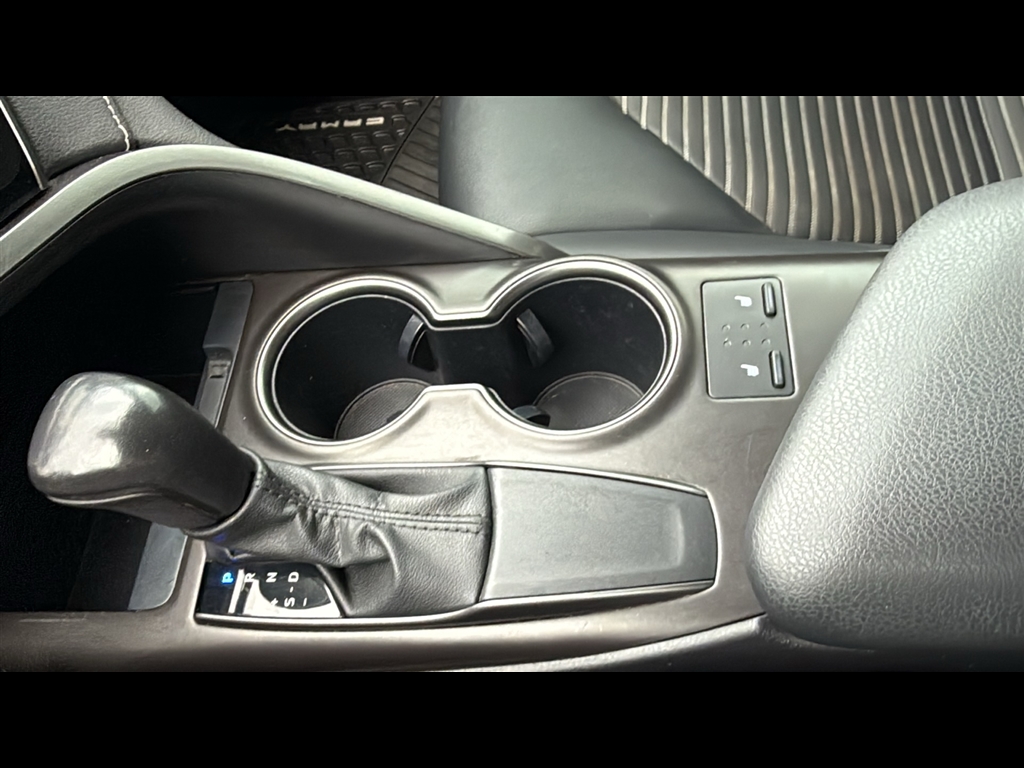 2023 Toyota Camry SE photo 14