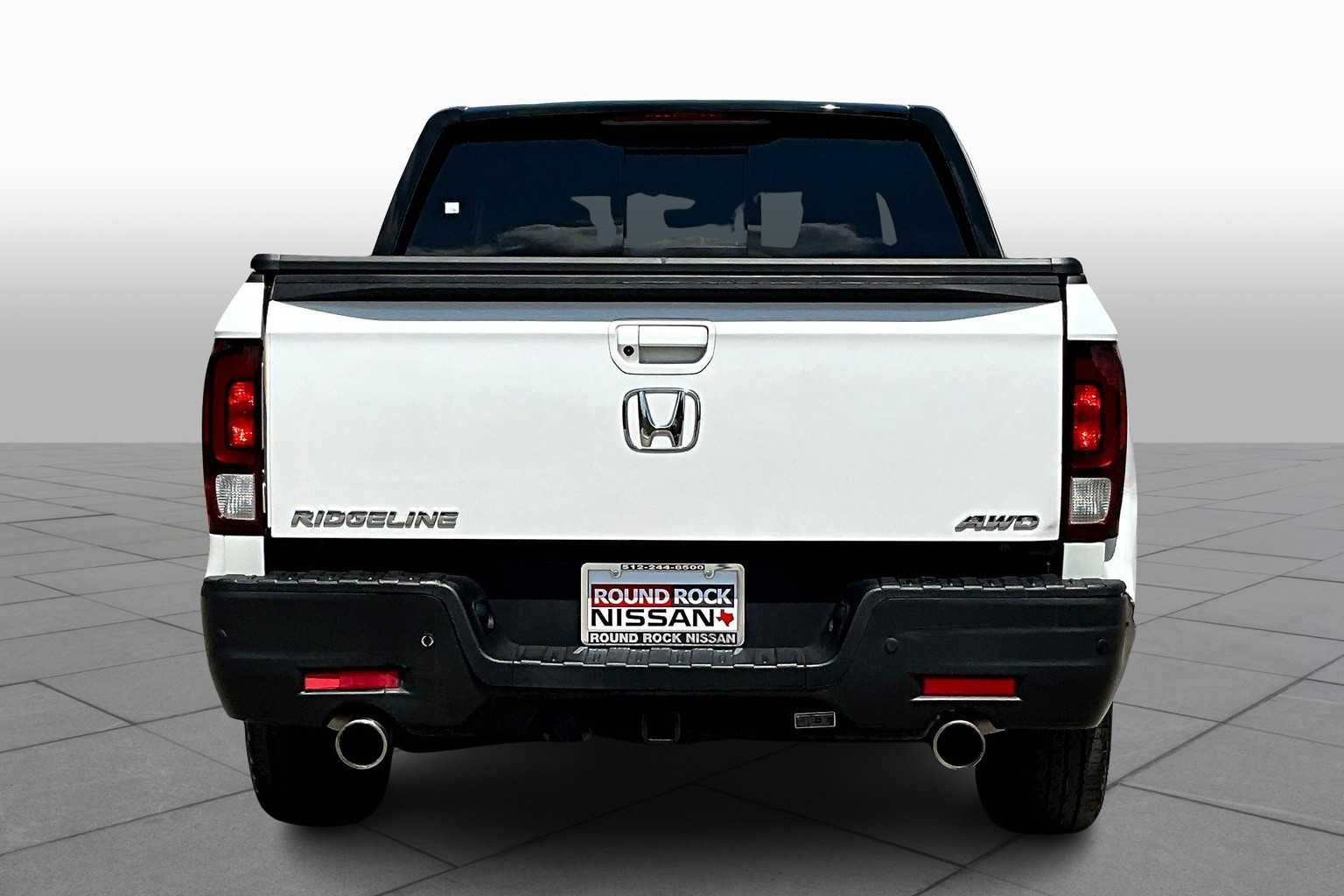 2023 Honda Ridgeline Black Edition photo 4