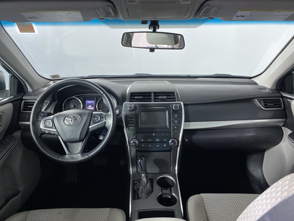 2015 Toyota Camry SE photo 2