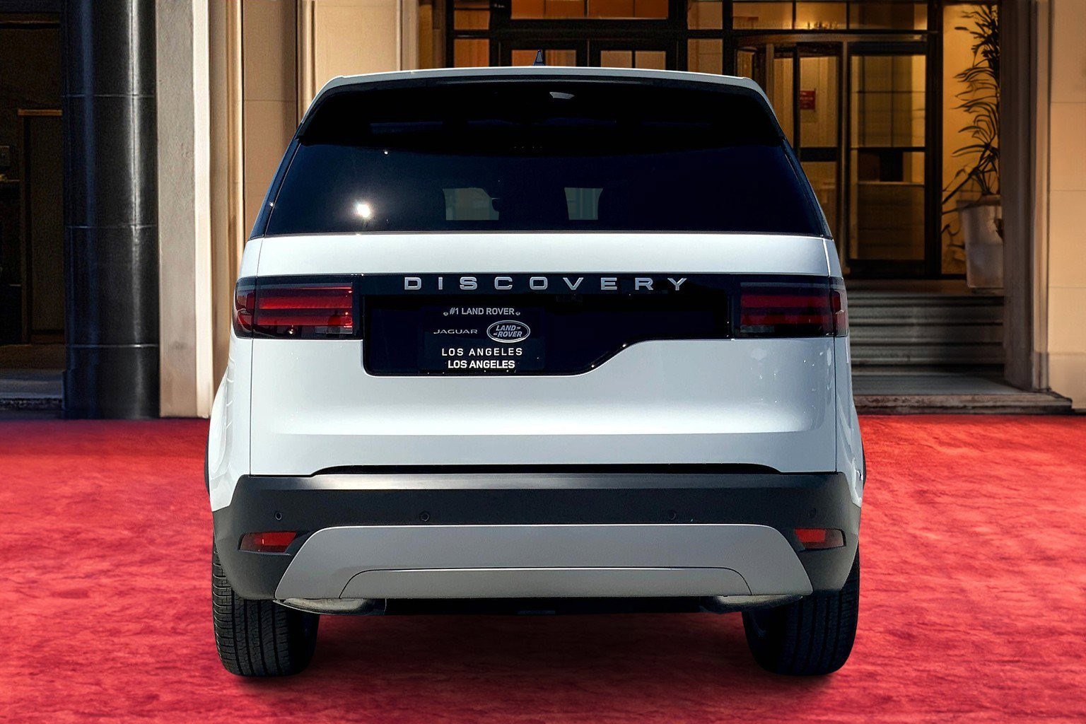 2025 Land Rover Discovery S photo 2