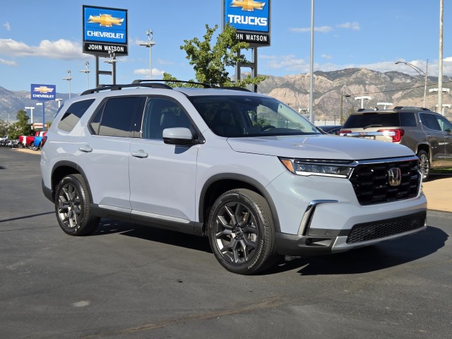 2023 Honda Pilot Touring photo 2