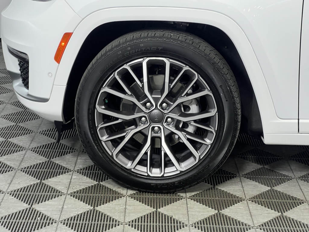 2024 Jeep Grand Cherokee L Summit Reserve photo 9