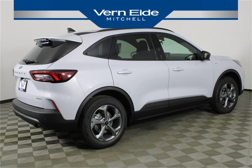 2026 Ford Escape ST-Line photo 3