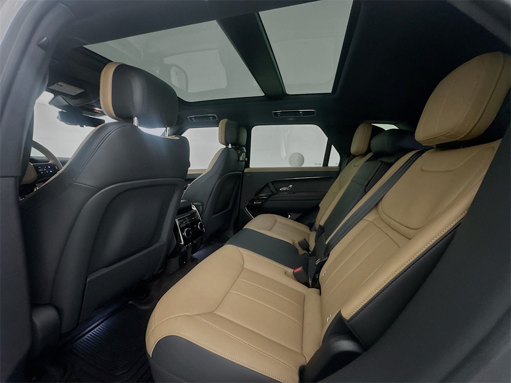 2025 Land Rover Range Rover Sport P460e Dynamic SE photo 19