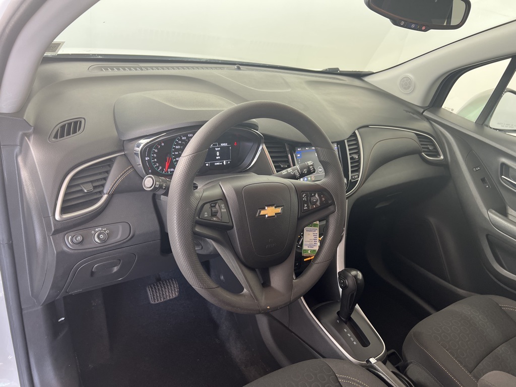 2022 Chevrolet Trax LS photo 3