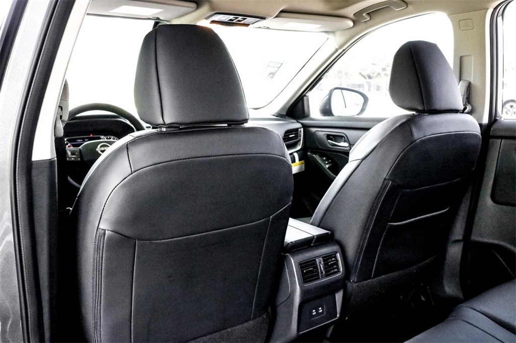 2025 Nissan Rogue SV photo 20
