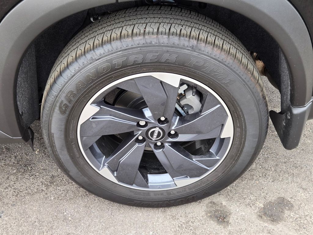 2025 Nissan Rogue SV photo 4