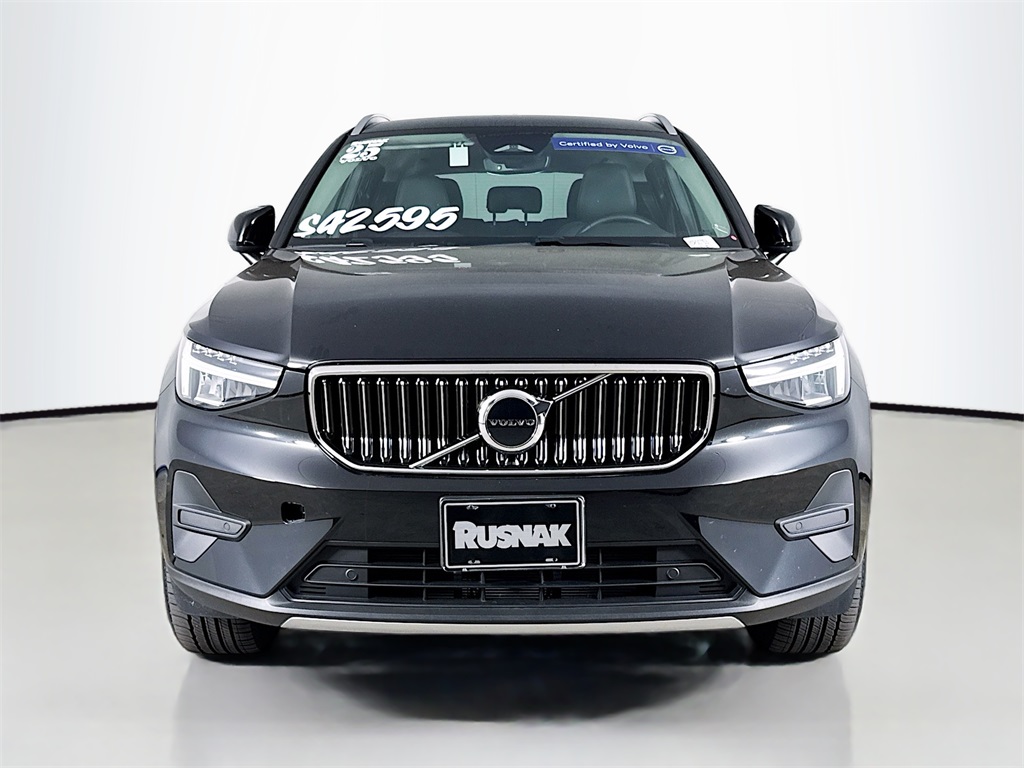 2025 Volvo XC40 Core photo 2