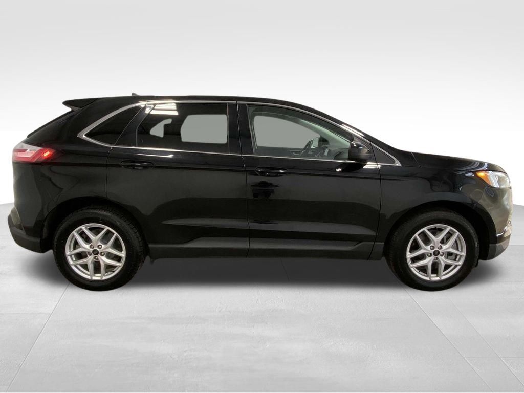 2023 Ford Edge SEL photo 2