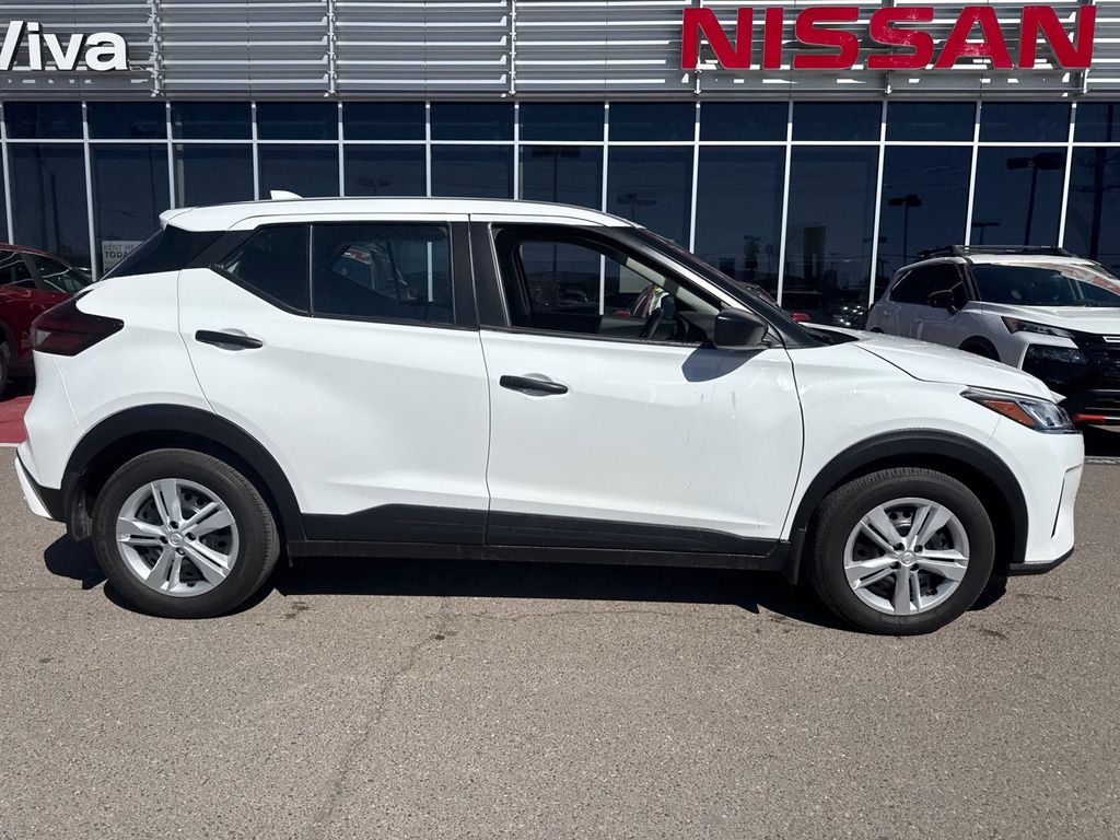2024 Nissan Kicks S photo 2