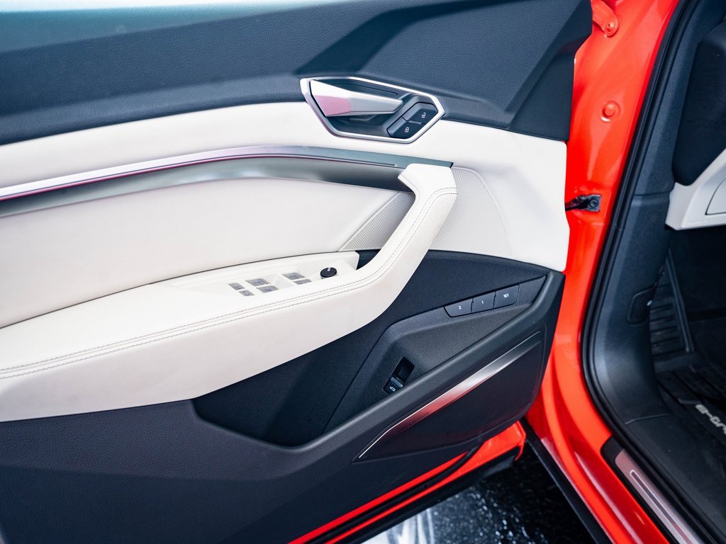 2022 Audi e-tron Premium Plus photo 17