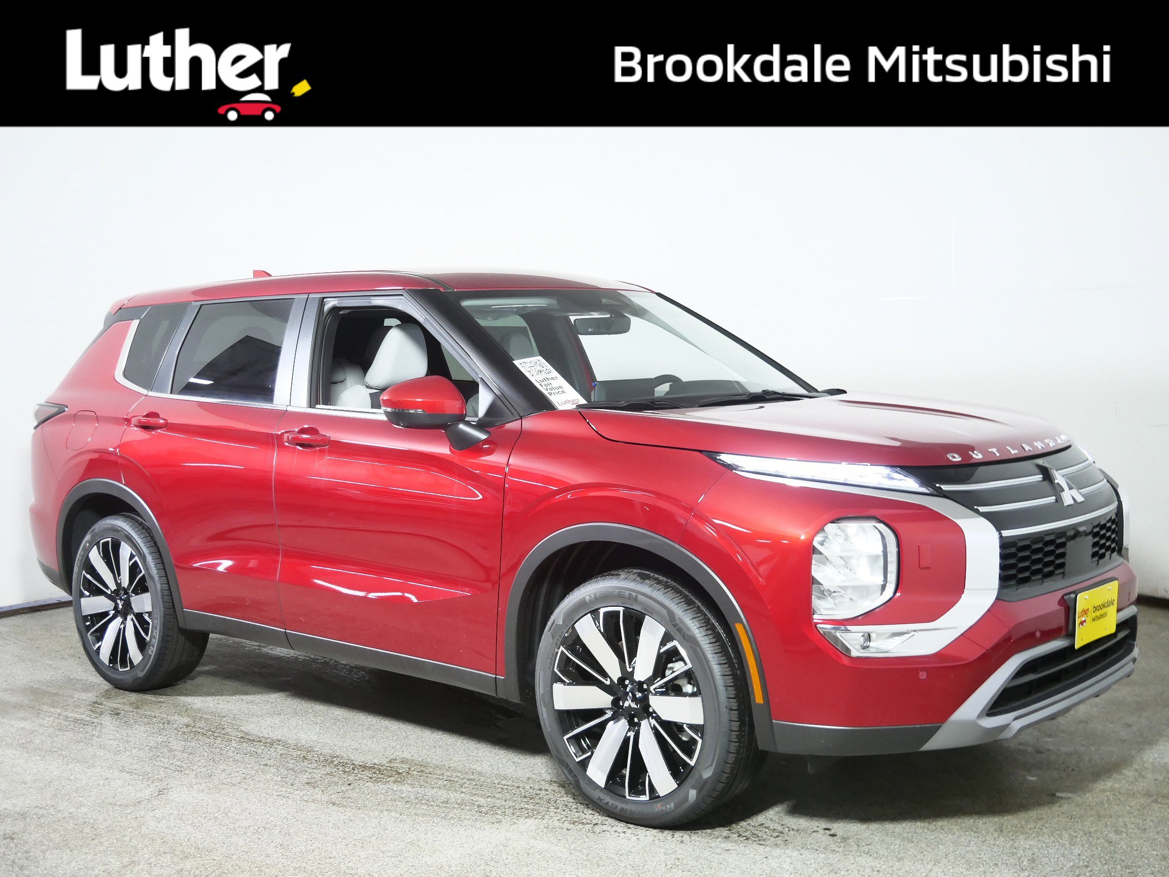 2025 Mitsubishi Outlander SE's photo