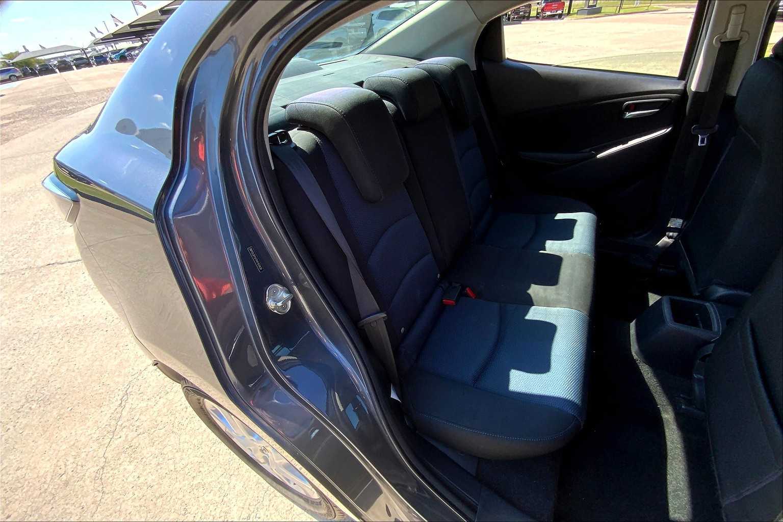 2017 Toyota Yaris iA photo 16