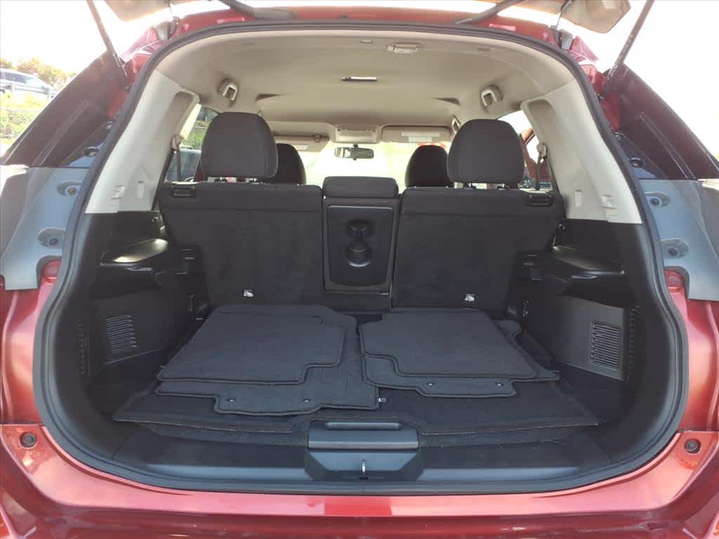 2015 Nissan Rogue SV photo 15