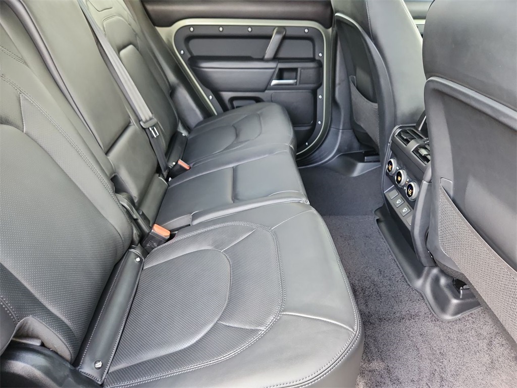 2025 Land Rover Defender 110 S photo 27