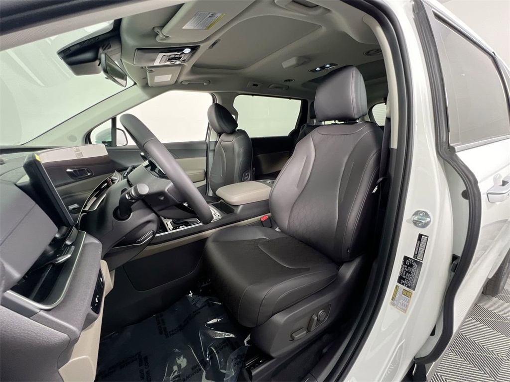 2026 Kia Carnival LX photo 11