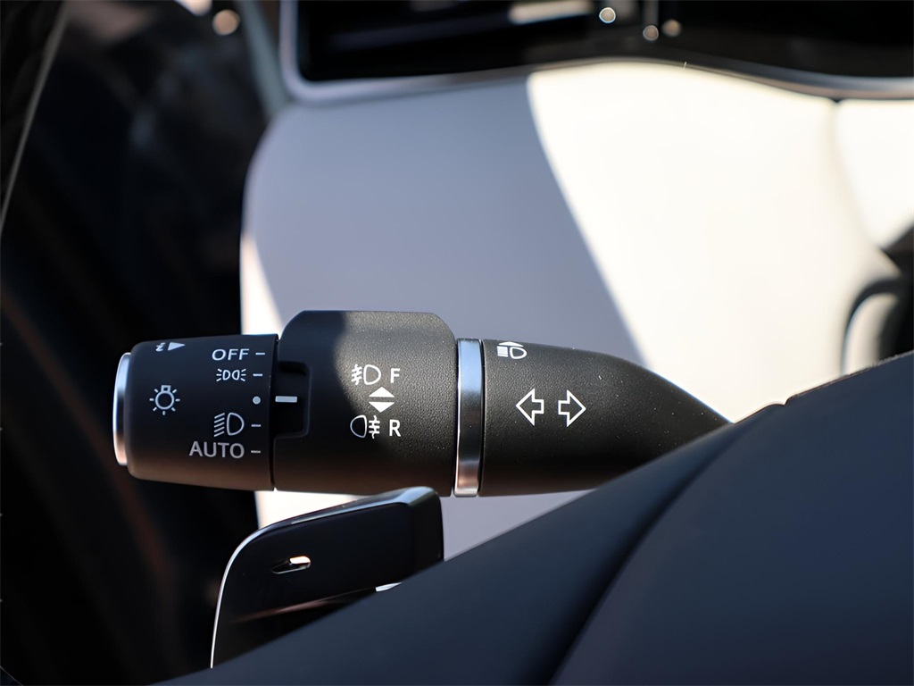 2026 Land Rover Range Rover Evoque Dynamic SE photo 29