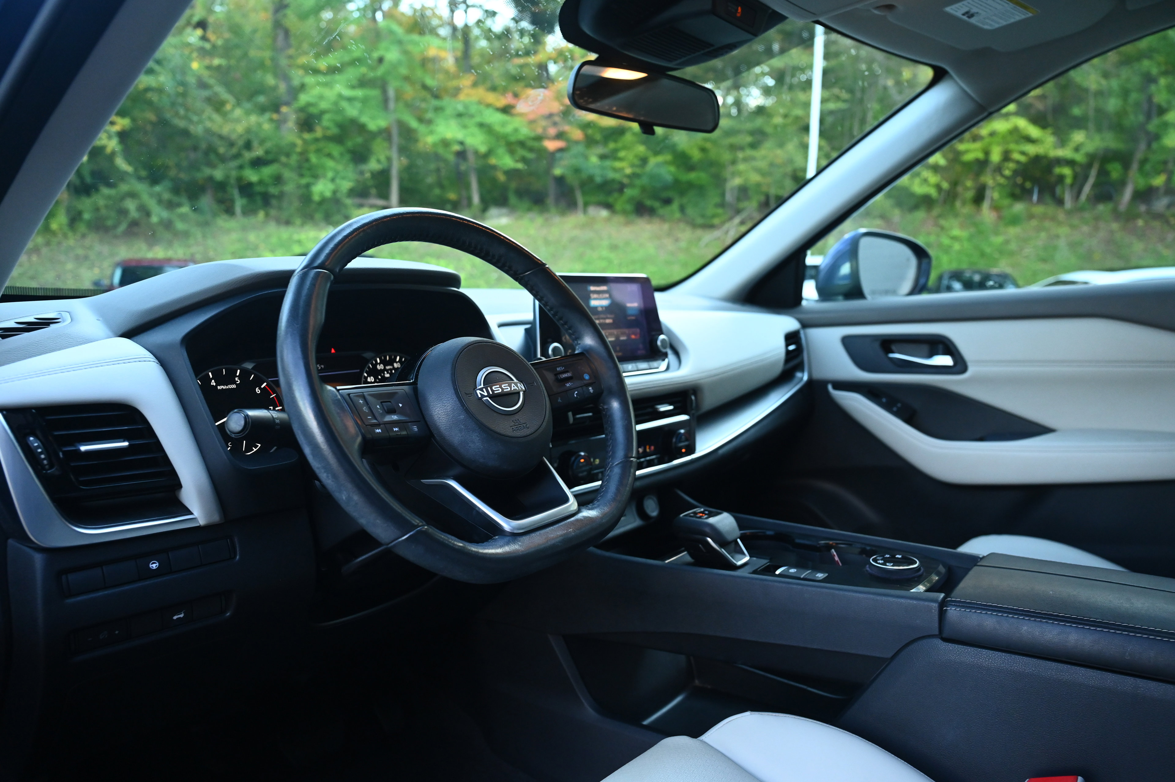 2022 Nissan Rogue SV photo 16