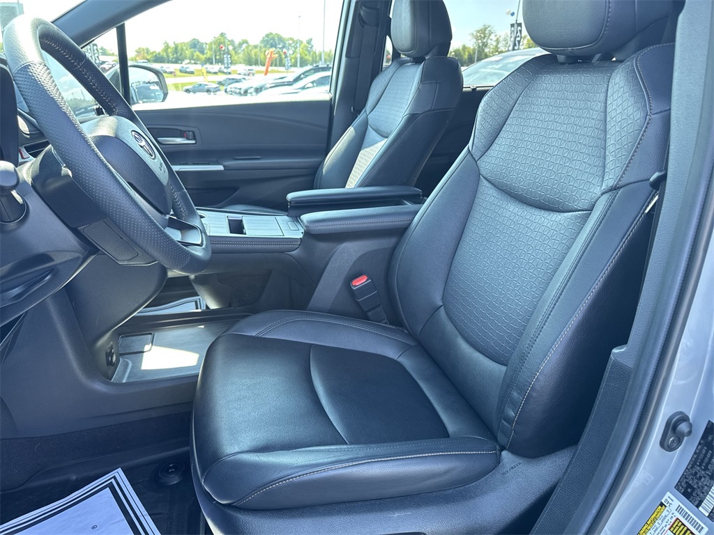 2024 Toyota Sienna LE photo 16