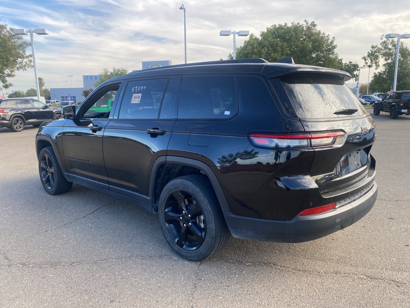 2023 Jeep Grand Cherokee Laredo Altitude photo 2